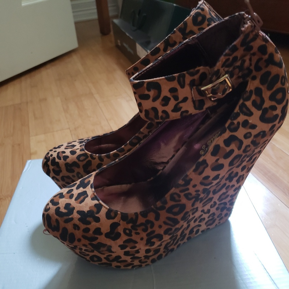 Leopard Wedges - Picture 3 of 6